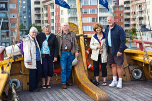 USA vänner på visit ombord Ostindiekompaniets skepp Göteborg